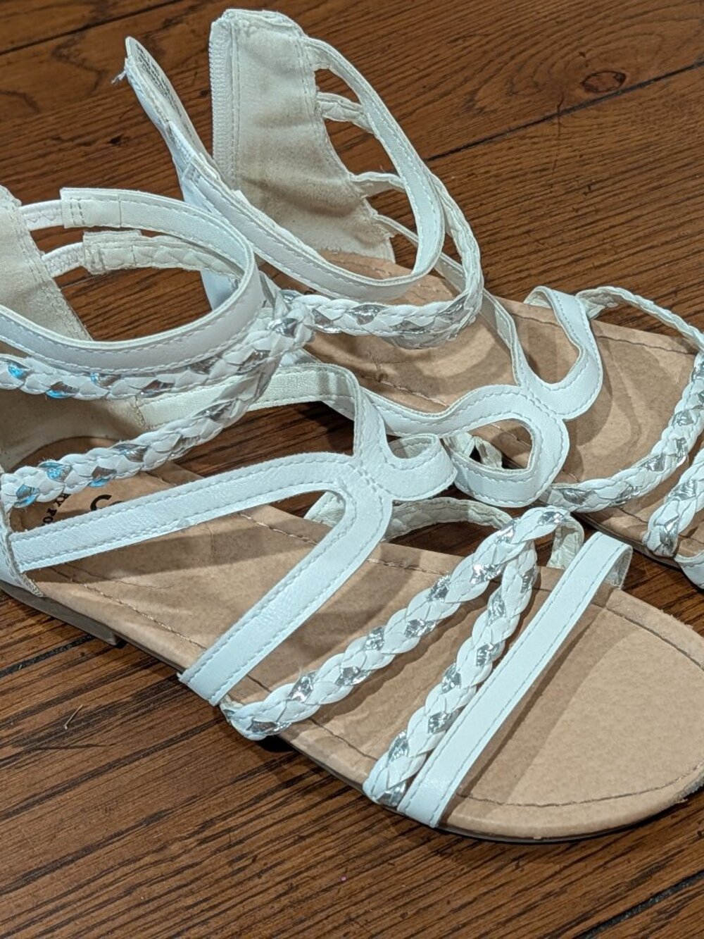 SO Girls Size 3 White Silver Braided Gladiator Sandals Memory Foam EUC